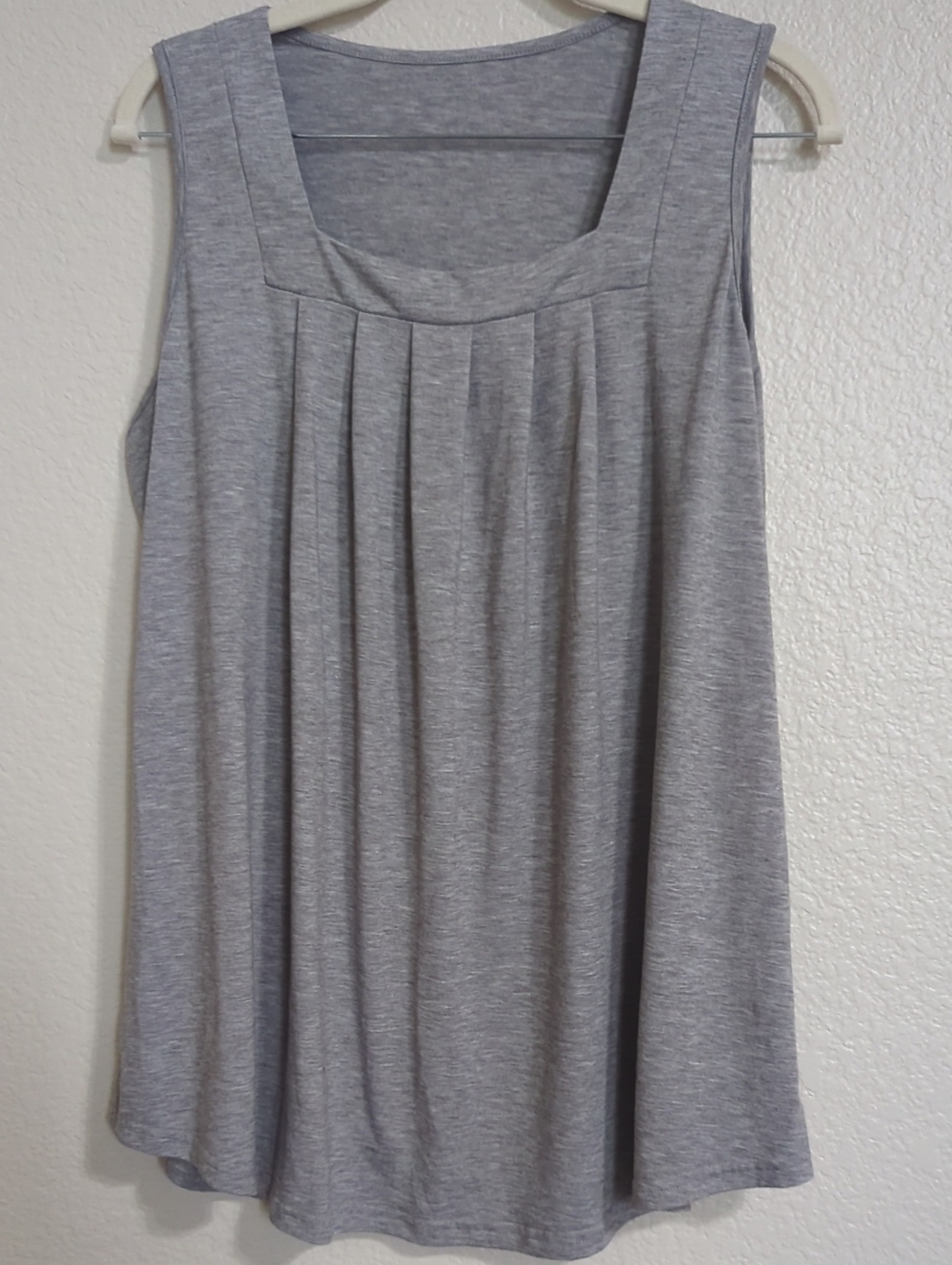 Women’s Sleeveless Pleated Knit Tank Top - Gray